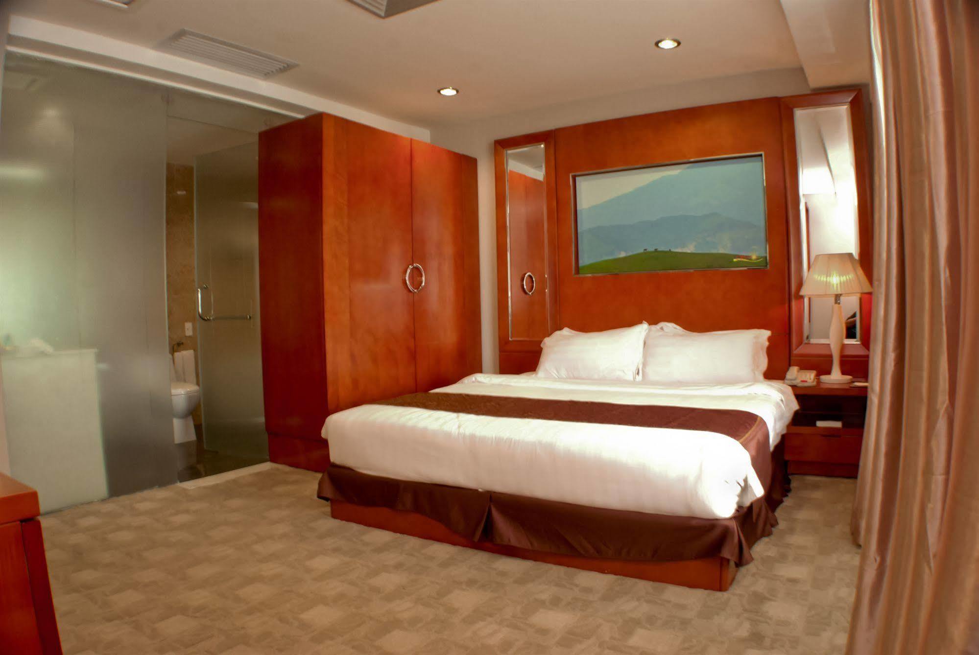 Sunlight Hotel Puerto Princesa Екстериор снимка