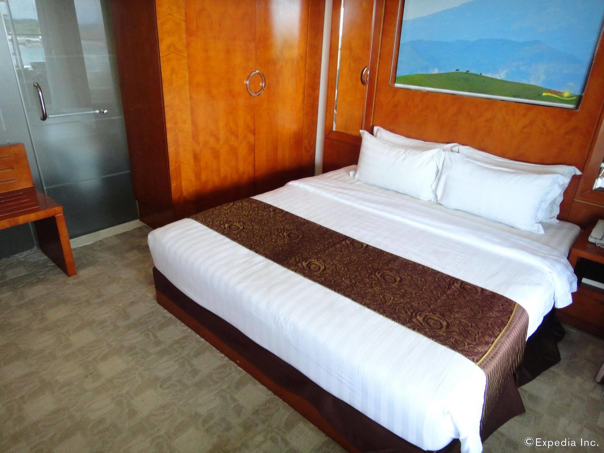 Sunlight Hotel Puerto Princesa Екстериор снимка