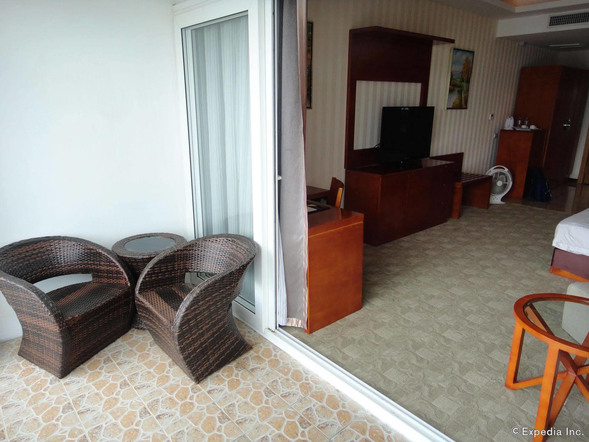 Sunlight Hotel Puerto Princesa Екстериор снимка